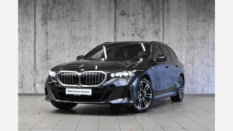 Sophisto grey brillant effect Używany 2024 BMW 540 Comfort Edition Kombi | 329 800 zł - Obraz 1/3