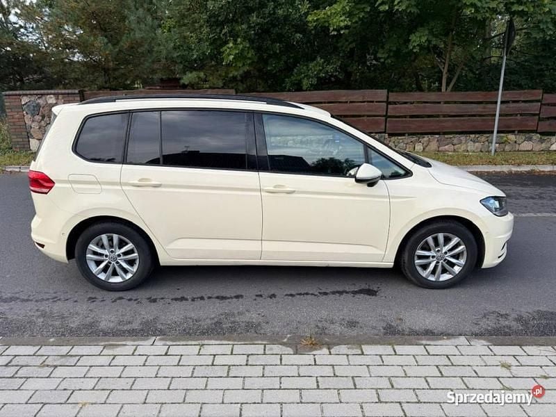 Beżowy Używany 2020 VW Touran Minivan | 59 900 zł (Dobra cena) - Obraz 1/4