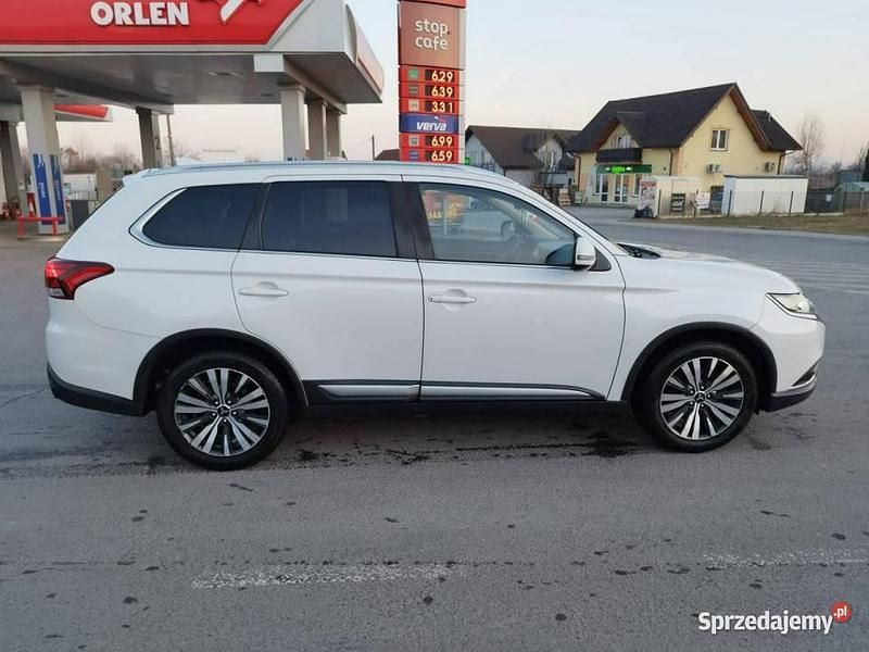 Biały Używany 2019 Mitsubishi Outlander SUV | 76 900 zł (Uczciwa cena) - Obraz 1/4