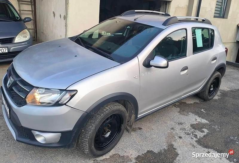 Srebrny Używany 2013 Dacia Sandero Hatchback | 17 000 zł (Uczciwa cena) - Obraz 1/4