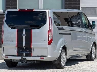 Srebrny Używany 2022 Ford Tourneo Minivan | 141 500 zł (Dobra cena) - Obraz 1/4
