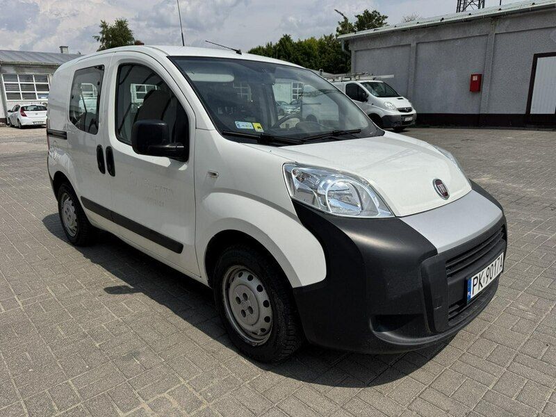 Biały Używany 2013 Fiat Fiorino Minivan | 8900 zł (Dobra cena) - Obraz 1/4