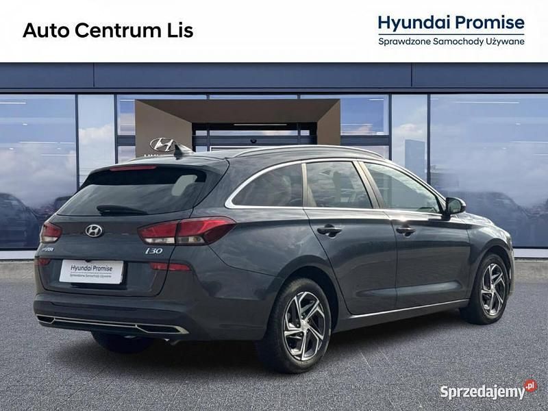 Używany Hyundai i30 120 KM (88 kW) 2023 Granatowy Kombi