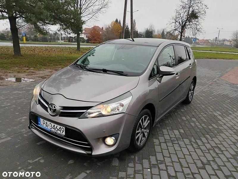 Brązowobeżowy Używany 2015 Toyota Verso Premium Minivan | 49 500 zł (Uczciwa cena) - Obraz 1/4