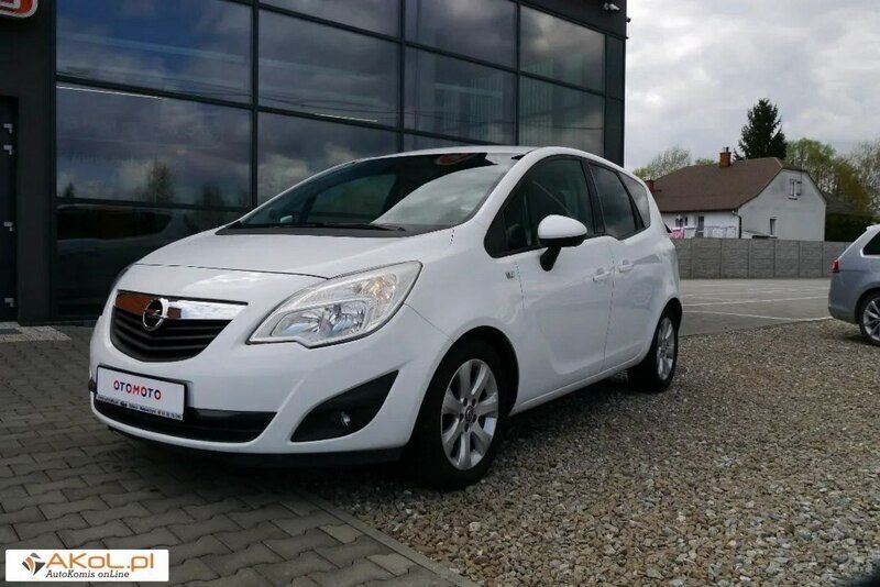 Biały Używany 2012 Opel Meriva Minivan | 27 900 zł (Dość drogi) - Obraz 1/4