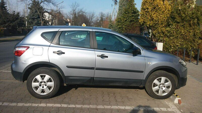 Srebrny (metalik) Używany 2013 Nissan Qashqai SUV | 43 900 zł (Uczciwa cena) - Obraz 1/4