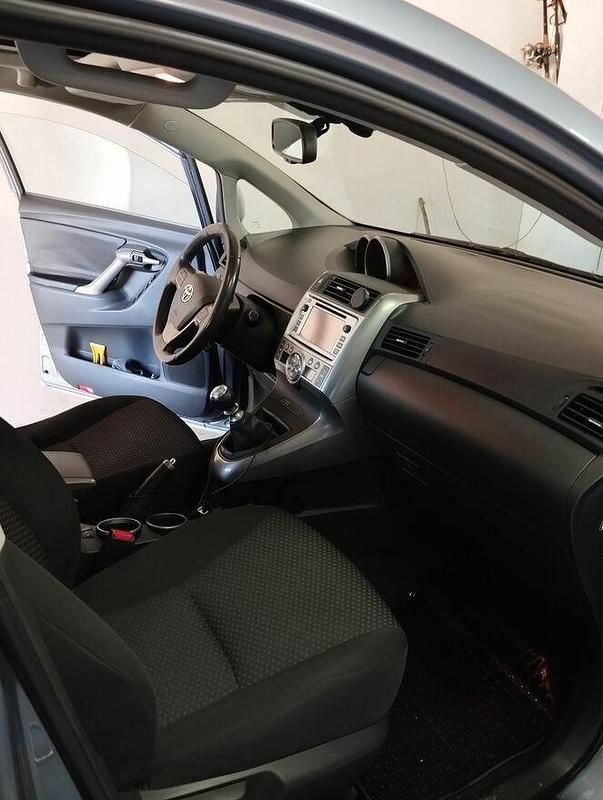 Używany Toyota Verso 147 KM (108 kW) 2009 Inny kolor Minivan