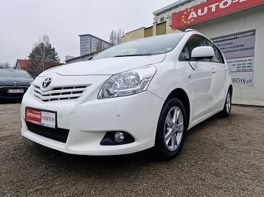 Biały Używany 2012 Toyota Verso Minivan | 35 900 zł (Uczciwa cena) - Obraz 1/4