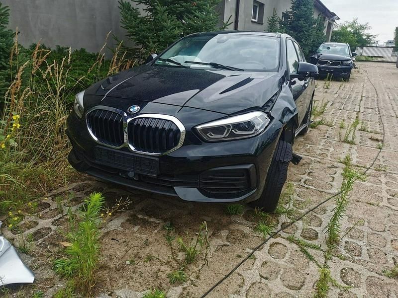 Czarny Używany 2024 BMW 118 Hatchback | 74 999 zł - Obraz 1/4
