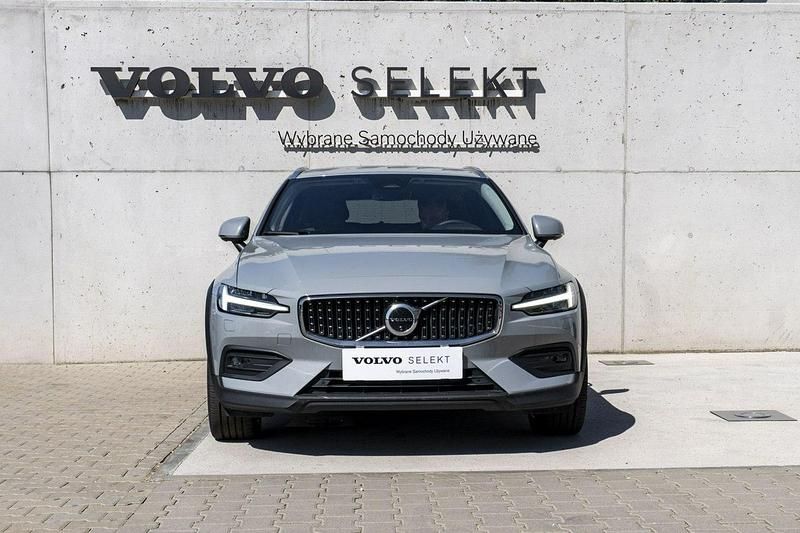 Używany Volvo V60 CC 250 KM (183 kW) 2023 Szary (metalik) Kombi