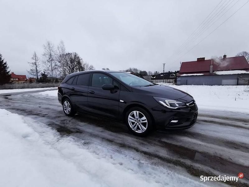 Używany Opel Astra 2018 Czarny Kombi