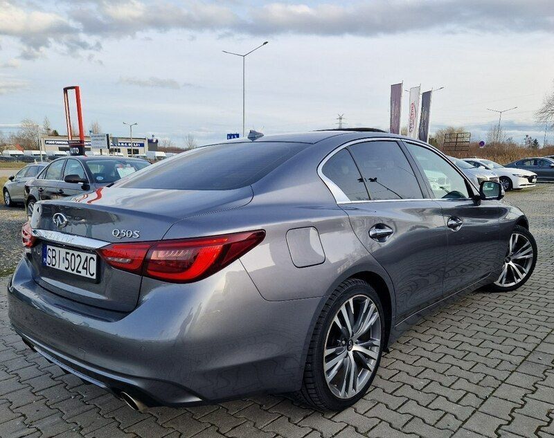 Używany Infiniti Q50 170 KM (125 kW) 2018 Grafitowy Sedan/Limuzyna