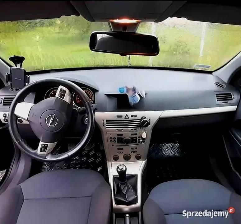 Używany Opel Astra 2008 Czarny Kombi