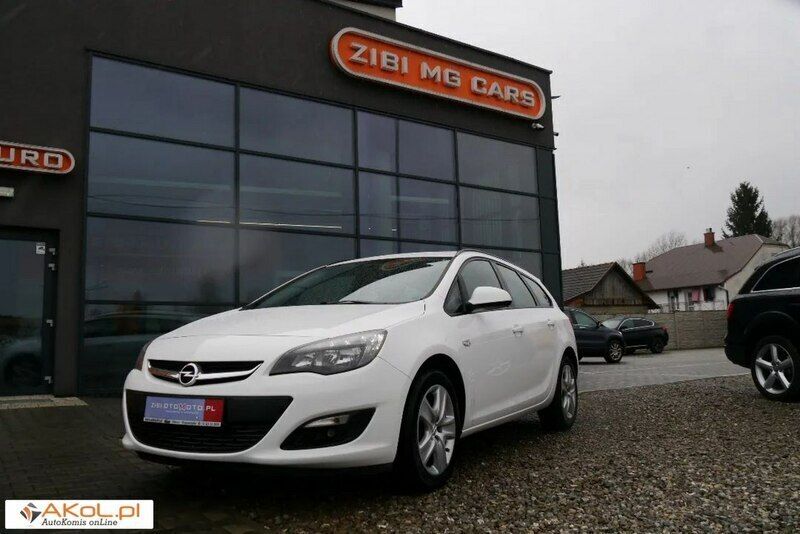 Biały Używany 2015 Opel Astra Sedan/Limuzyna | 29 900 zł (Dość drogi) - Obraz 1/4