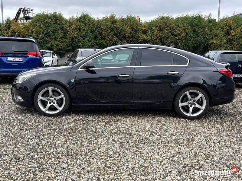 Czarny Używany 2010 Opel Insignia Hatchback | 24 490 zł (Uczciwa cena) - Obraz 1/4