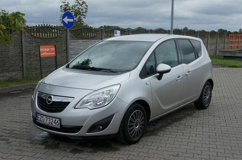 Srebrny Używany 2011 Opel Meriva Minivan | 14 600 zł (Uczciwa cena) - Obraz 1/4