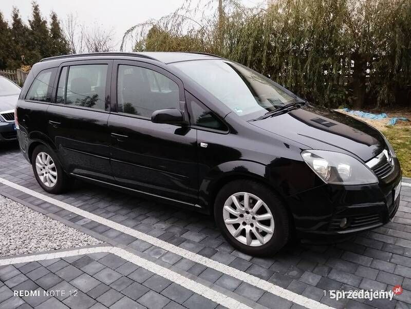 Czarny Używany 2007 Opel Zafira Minivan | 12 900 zł (Uczciwa cena) - Obraz 1/4