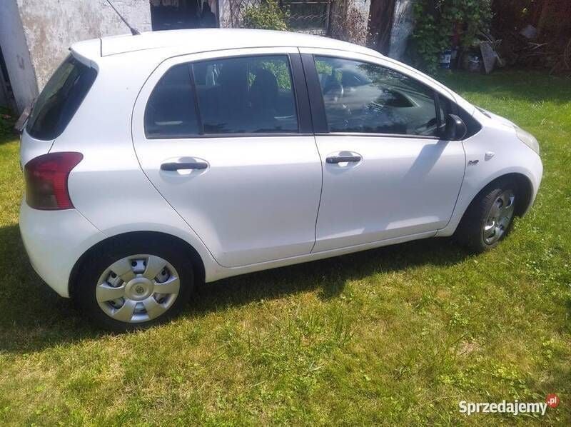 Biały Używany 2006 Toyota Yaris Hatchback | 7000 zł - Obraz 1/4