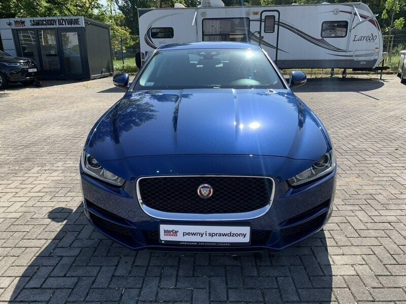 Używany Jaguar XE 250 KM (183 kW) 2016 Niebieski Sedan/Limuzyna