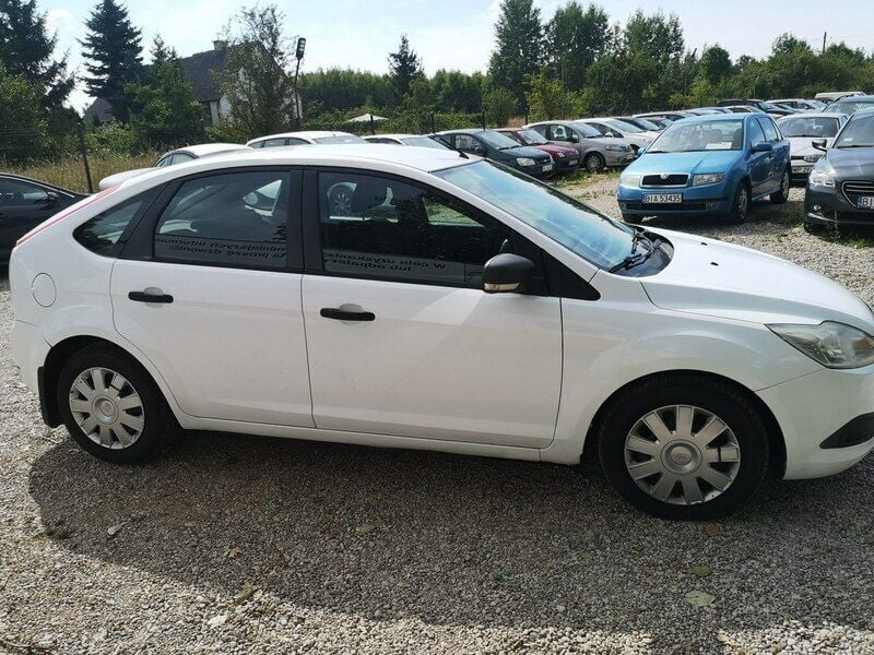 Używany Ford Focus 115 KM (84 kW) 2009 Biały Hatchback