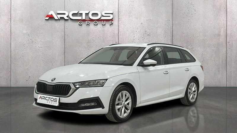 Biały Używany 2022 Skoda Octavia Ambition Kombi | 60 700 zł (Dobra cena) - Obraz 1/4