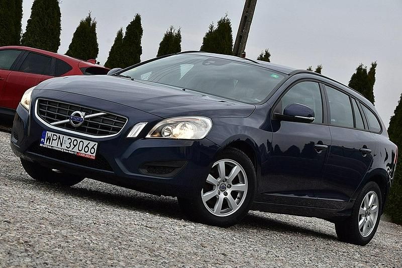 Używany Volvo V60 116 KM (85 kW) 2013 Granatowy Kombi