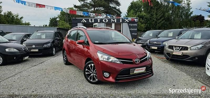Czerwony Używany 2013 Toyota Verso Minivan | 42 900 zł (Uczciwa cena) - Obraz 1/2