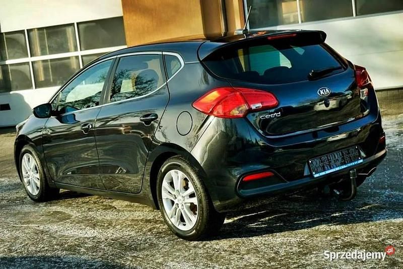 Używany Kia Ceed 110 KM (80 kW) 2014 Czarny Hatchback