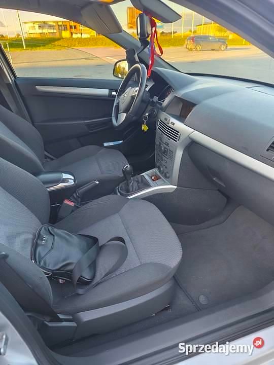 Używany Opel Astra 2009 Srebrny Kombi