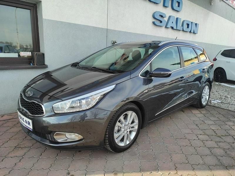 Używany Kia Ceed 135 KM (99 kW) 2014 Szary Hatchback