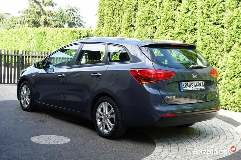 Używany Kia Ceed 100 KM (73 kW) 2013 Inny (metalik) Hatchback