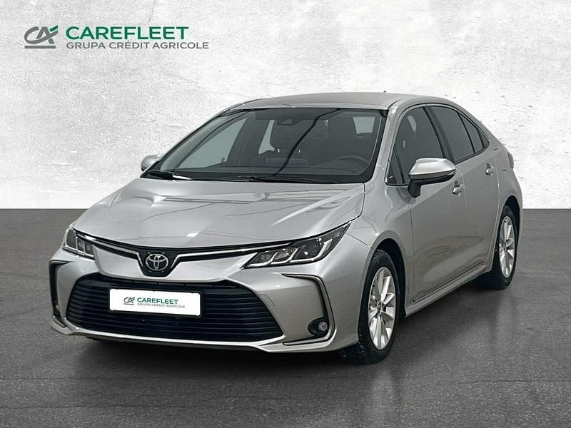 Używany Toyota Corolla Comfort 125 KM (91 kW) 2022 Srebrny Sedan/Limuzyna