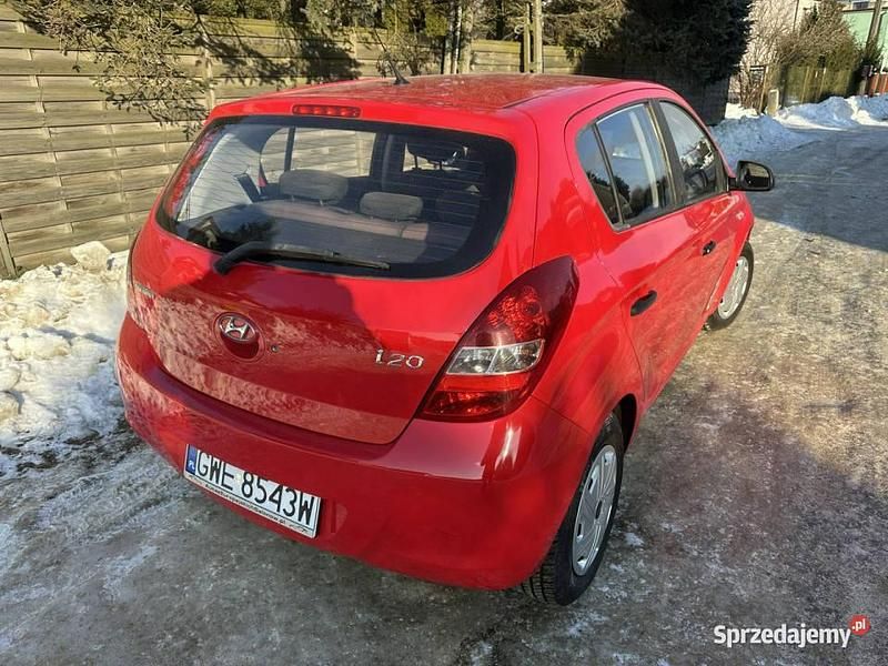 Używany Hyundai i20 77 KM (56 kW) 2009 Czerwony Hatchback
