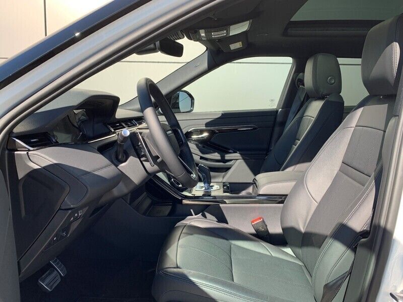 Używany Land Rover Range Rover evoque SE Dynamic 2023 Fuji white SUV