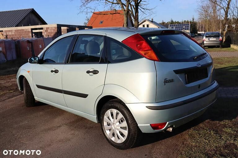 Używany Ford Focus 2003 Srebrny Hatchback