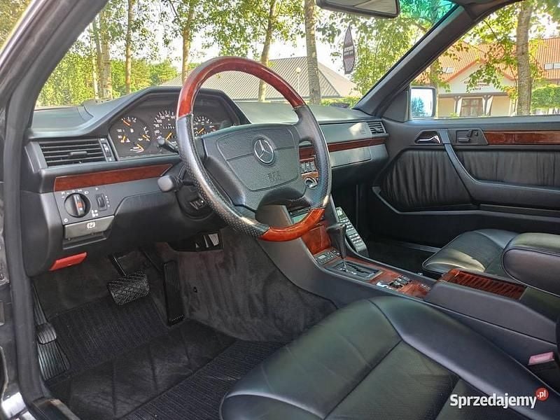 Używany Mercedes E320 1995 Czarny Coupe