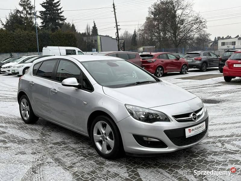 Używany Opel Astra 120 KM (88 kW) 2015 Srebrny (metalik) Hatchback