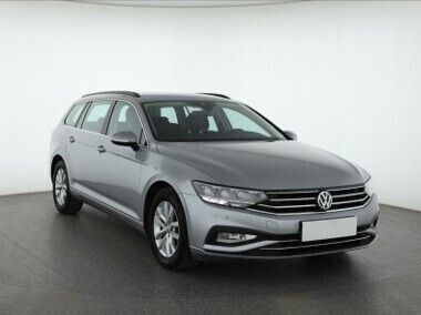 Szary Używany 2019 VW Passat Kombi | 68 999 zł (Dobra cena) - Obraz 1/4