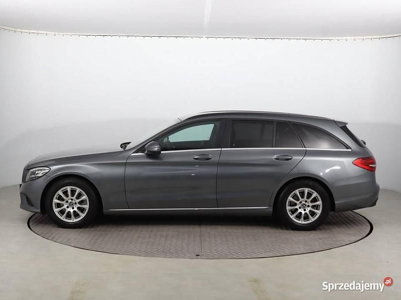 Używany Mercedes C200 2018 Srebrny Kombi