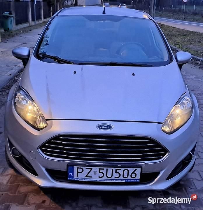 Używany Ford Fiesta SYNC Edition 2014 Srebrny Hatchback