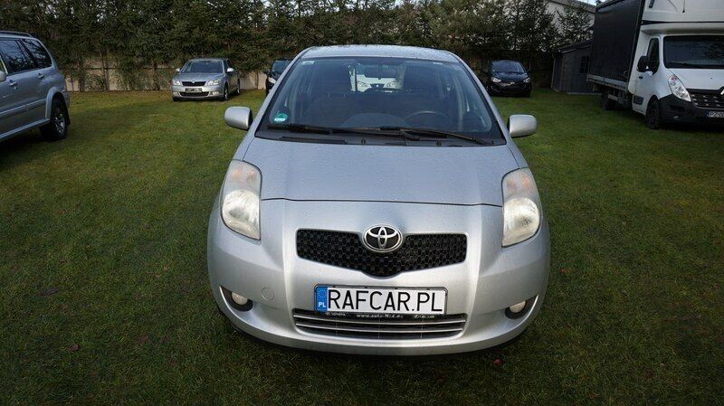 Używany Toyota Yaris 87 KM (63 kW) 2007 Szary Hatchback