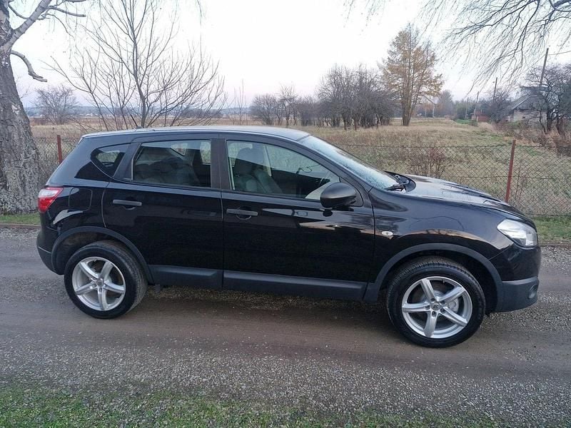 Używany Nissan Qashqai 116 KM (85 kW) 2013 Czarny (metalik) SUV