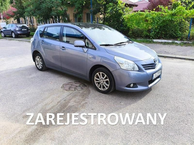 Szary Używany 2011 Toyota Verso Minivan | 28 800 zł (Uczciwa cena) - Obraz 1/4