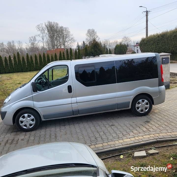 Srebrny Używany 2014 Renault Trafic Van | 43 200 zł (Dobra cena) - Obraz 1/4