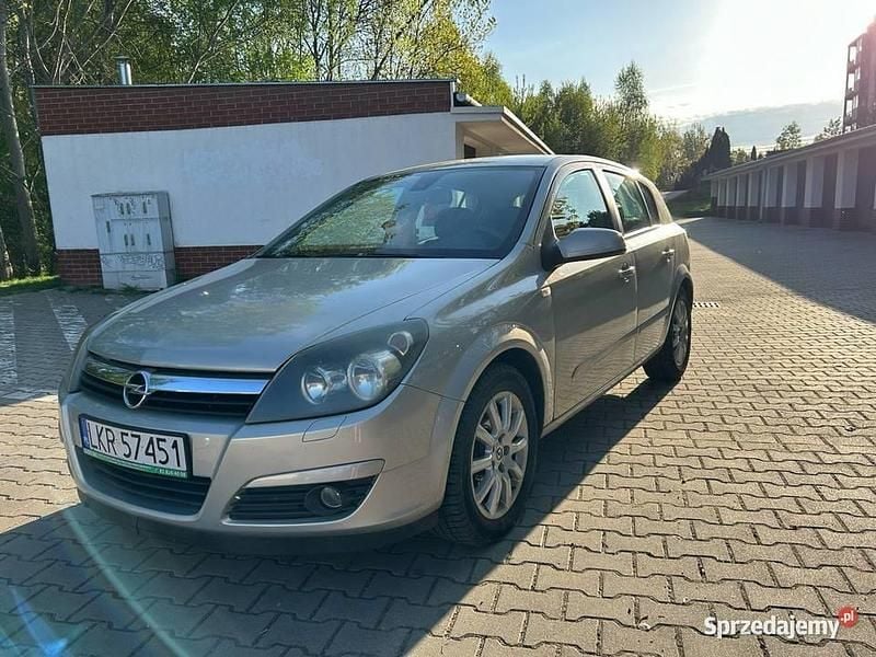 Srebrny Używany 2004 Opel Astra Hatchback | 7000 zł (Dość drogi) - Obraz 1/4