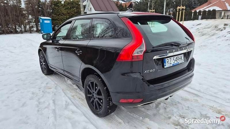 Używany Volvo XC60 2015 Czarny SUV