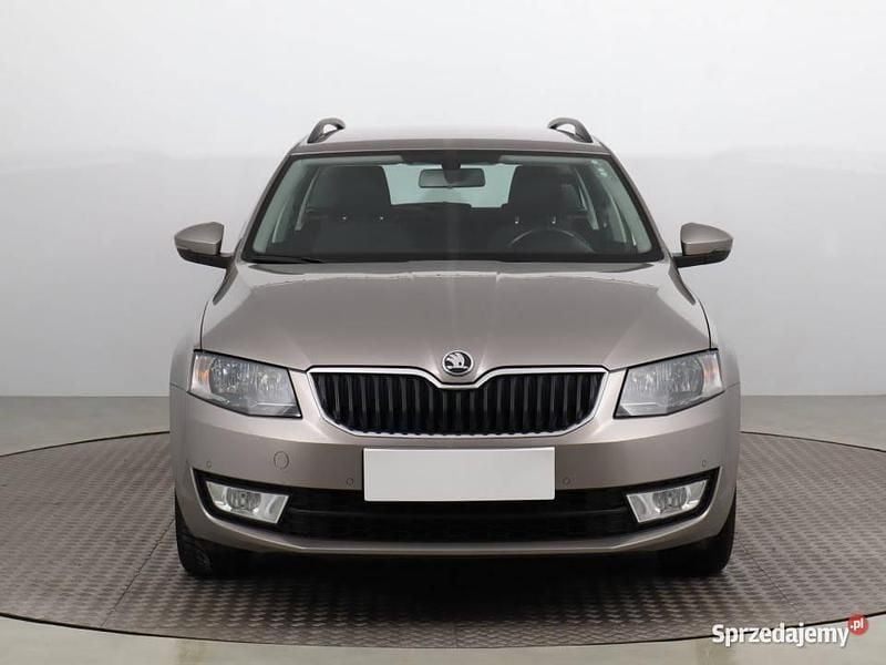 Używany Skoda Octavia 180 KM (132 kW) 2014 Beżowy Kombi