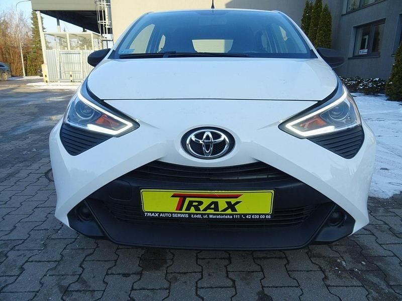 Używany Toyota Aygo 72 KM (52 kW) 2021 Biały Hatchback