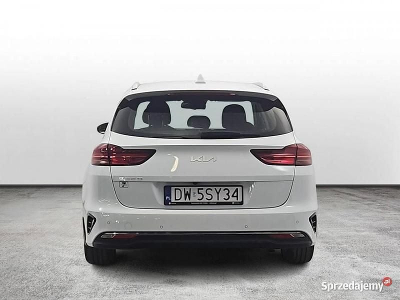 Używany Kia Ceed 160 KM (117 kW) 2022 Biały Hatchback