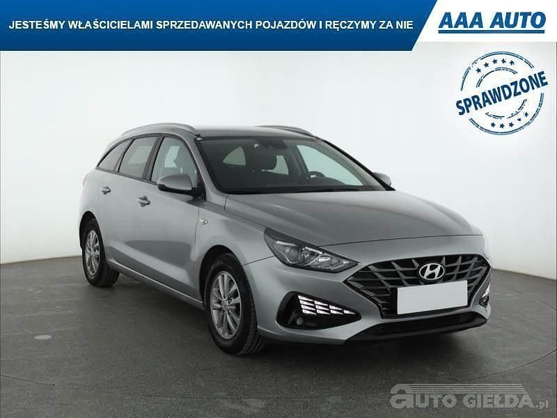 Używany Hyundai i30 120 KM (88 kW) 2022 Srebrny